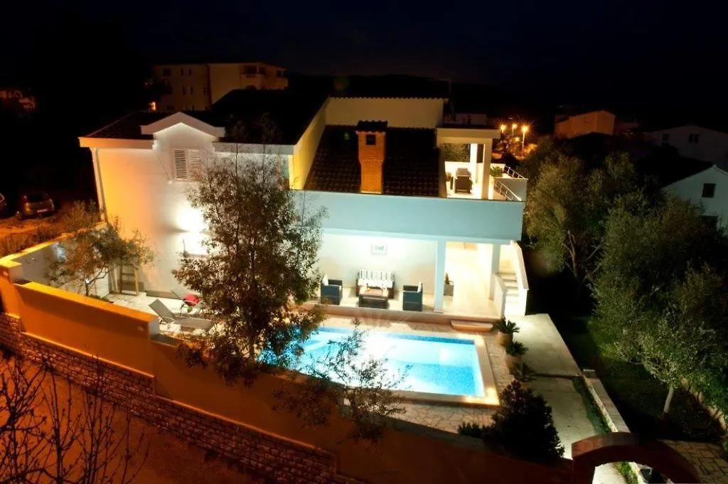Villa Doris Trogir 0*,  Croatia