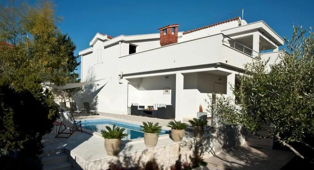 Villa Doris Trogir 0*,