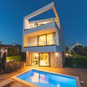 Luxury Favela With Heated Pool Trogir
